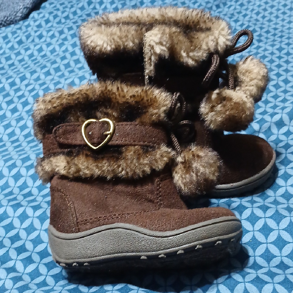 Brown Fur-Lined Boots with Heart Accent